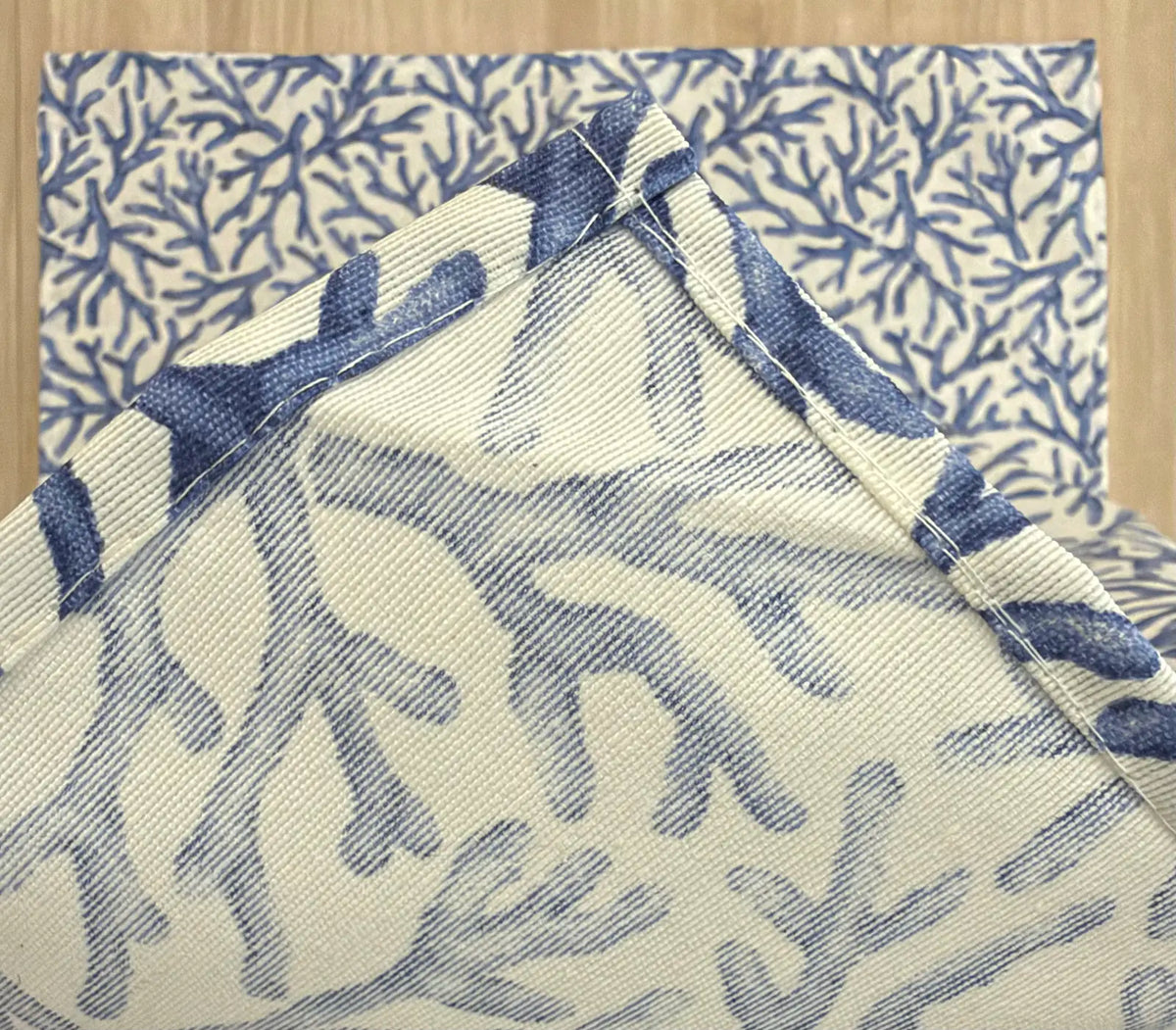 Mantel Individual Resinado Coral Azul Fondo Blanco