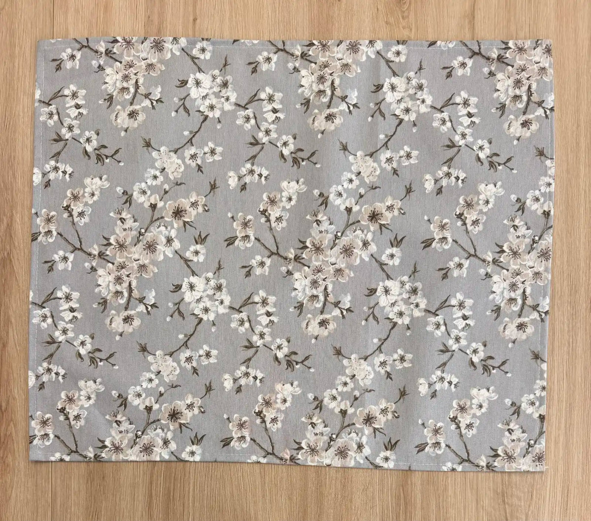 Mantel Individual Resinado Estampado Floral Flor de Cerezo Gris Estilo Japonés