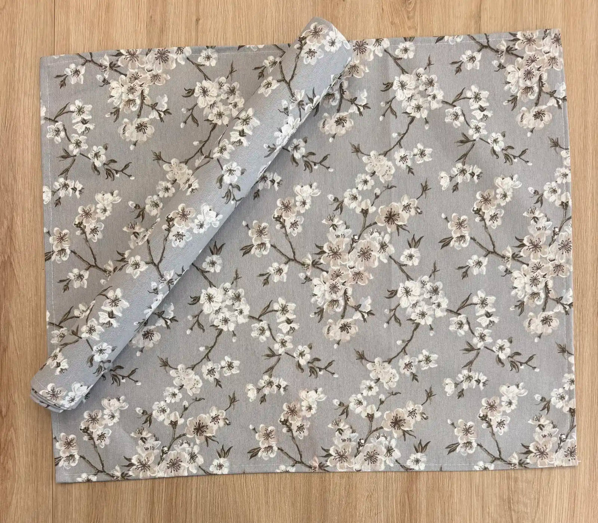 Mantel Individual Resinado Estampado Floral Flor de Cerezo Gris Estilo Japonés