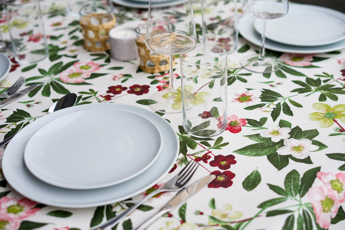 Mantel Resinado Estampado Botánico en Rosa, Granate y Verde, Diseño Primaveral