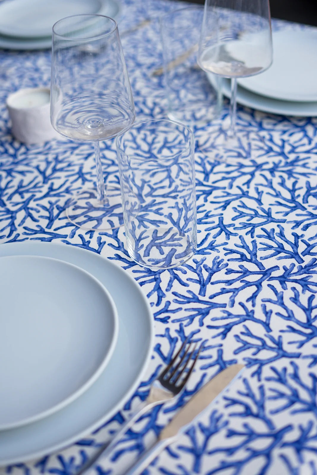 Mantel Antimanchas Coral Azul Fondo Blanco Estilo Marinero