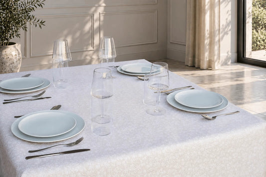 Mantel Antimanchas Estampado Hojas Sutiles Beis y Blanco
