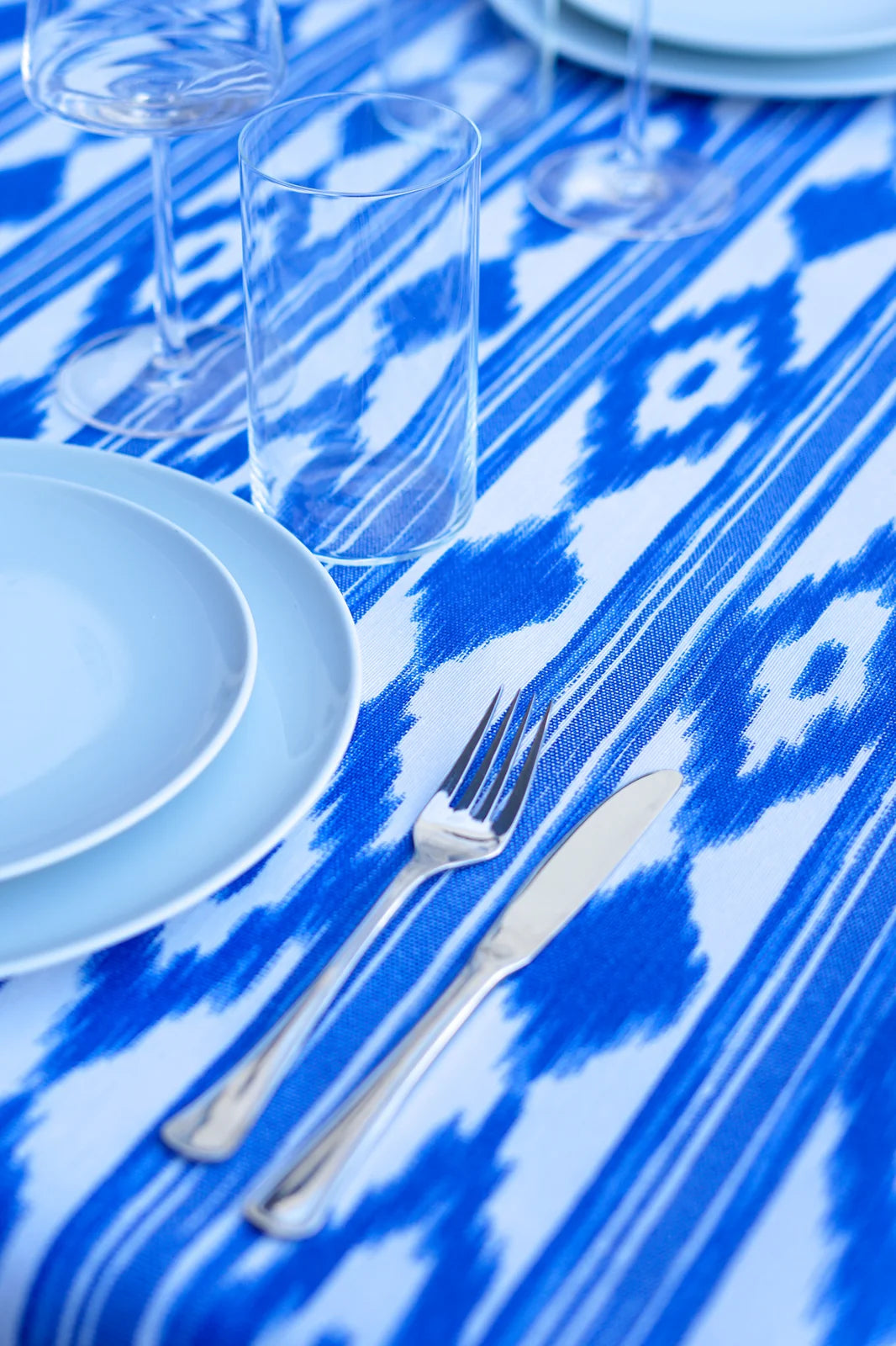 Mantel Antimanchas Estampado Ikat Azul y Blanco