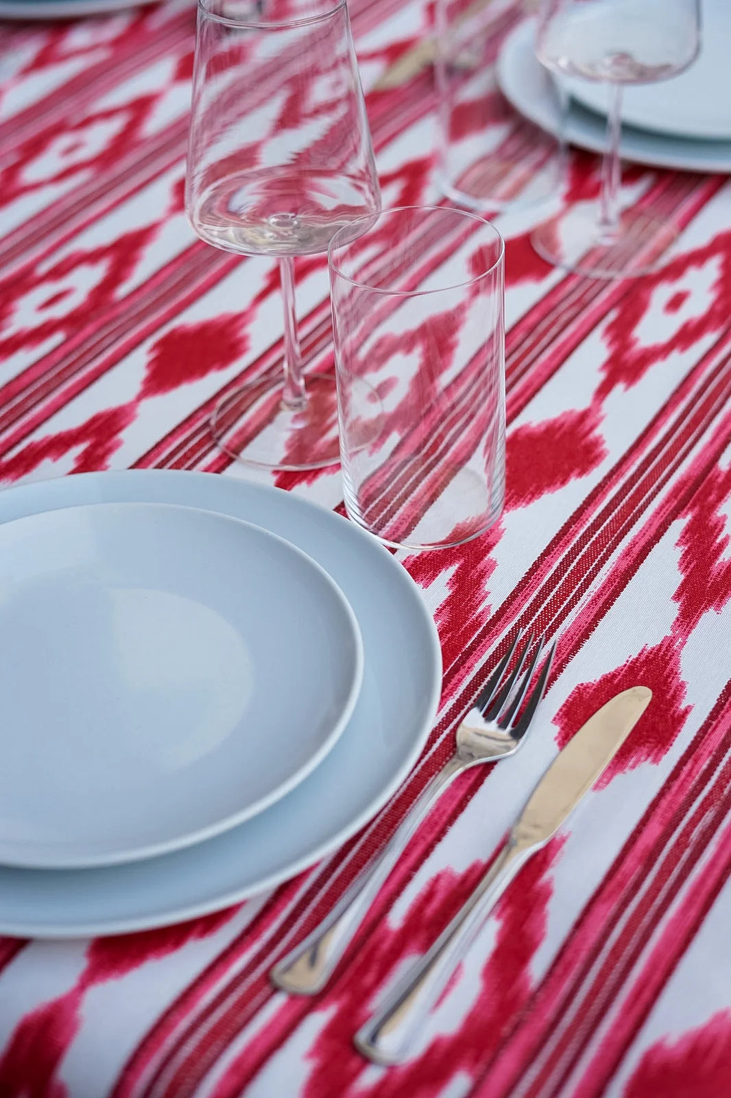Mantel Antimanchas Estampado Ikat Rojo y Blanco