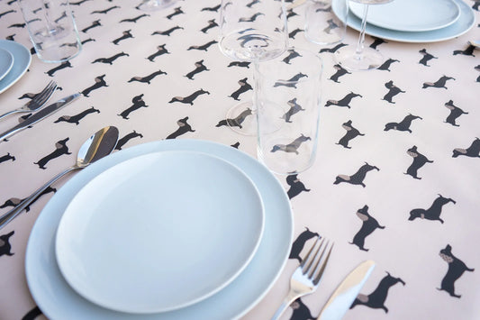 Mantel Antimanchas Perros Salchicha Dachshund Beis y Negro