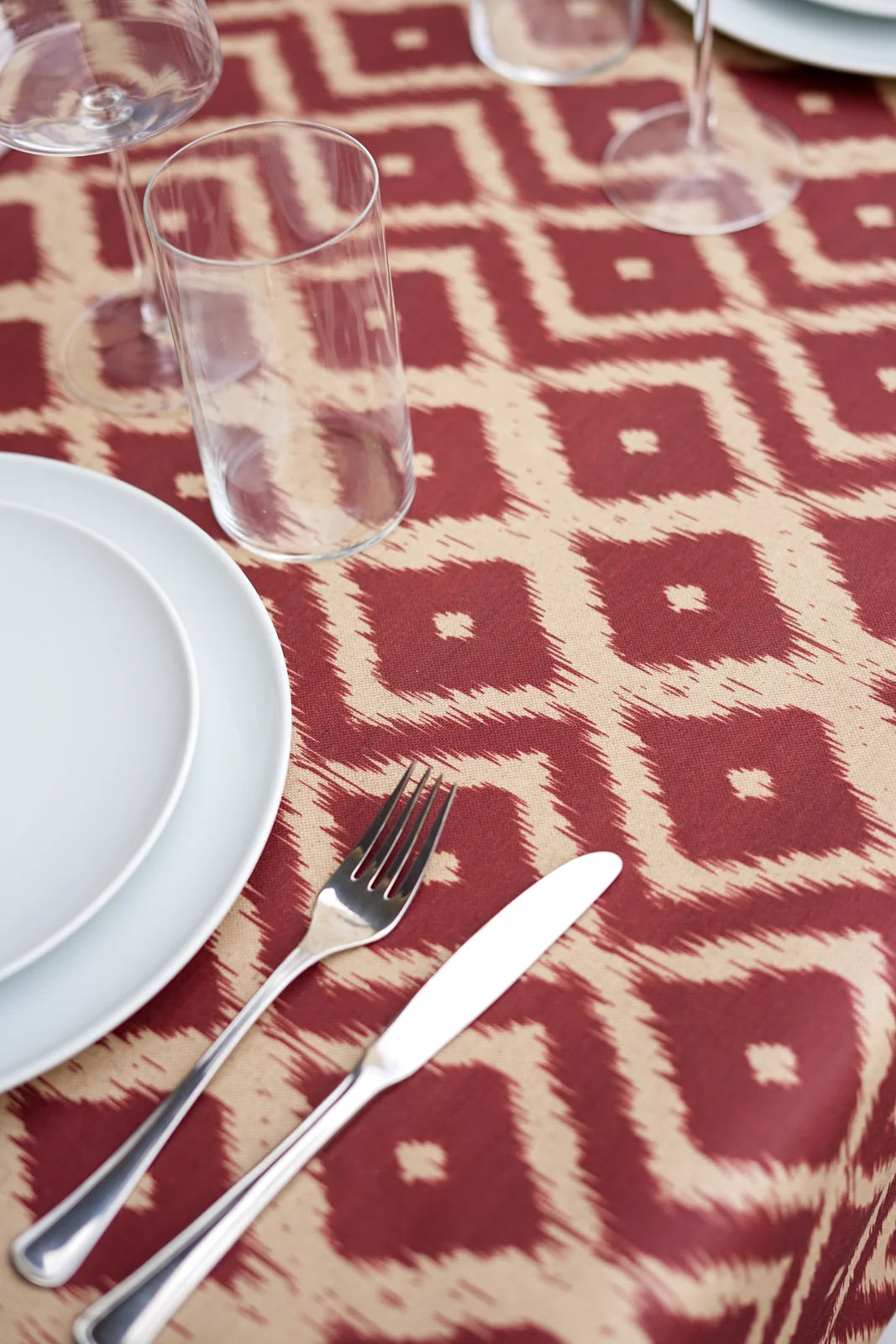 Mantel Resinado de Diseño Ikat Geométrico Rojo Granate