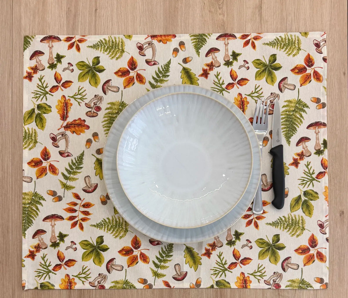 Mantel Individual Resinado Motivos Bosque Setas, Bellotas y Helechos Estilo Campero