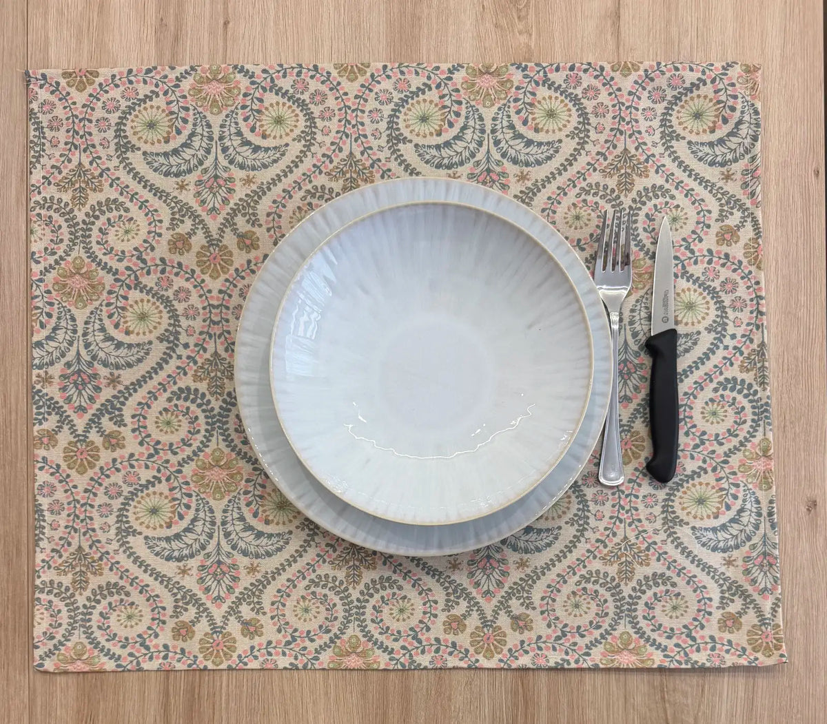 Mantel Individual Resinado Motivos Étnicos Paisley y Botánicos