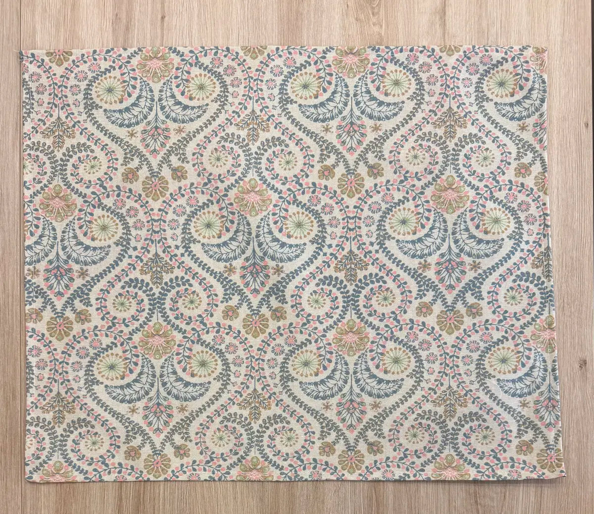 Mantel Individual Resinado Motivos Étnicos Paisley y Botánicos