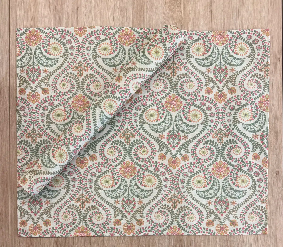 Mantel Individual Resinado Motivos Étnicos Paisley y Botánicos