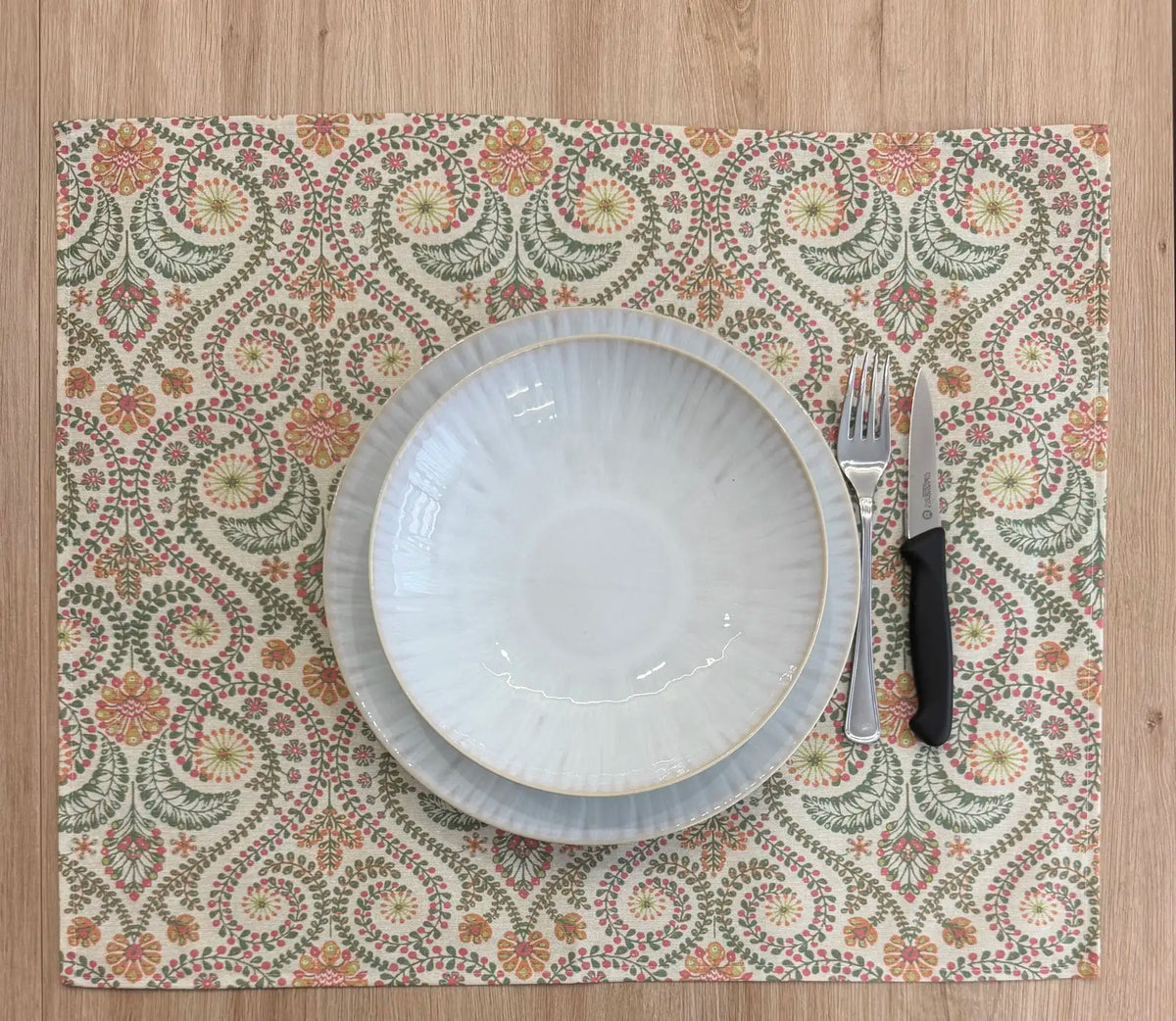 Mantel Individual Resinado Motivos Étnicos Paisley y Botánicos